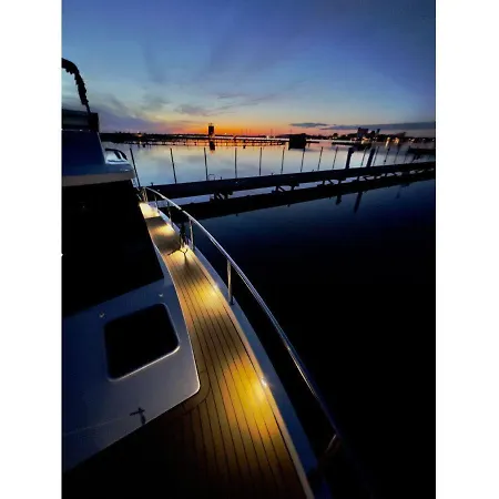 בית נופש Motoryacht-futura-urlaub-im-yachthafen Burgtiefe auf Fehmarn