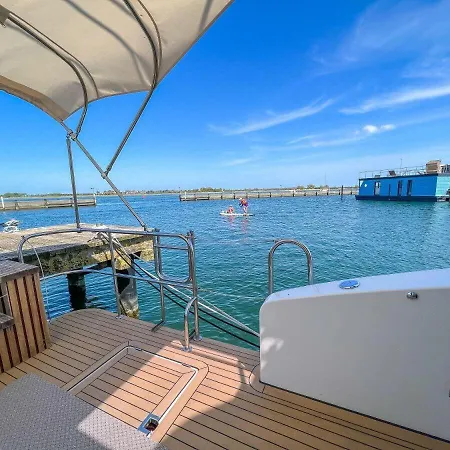 بيت للعطل Motoryacht-futura-urlaub-im-yachthafen Burgtiefe auf Fehmarn