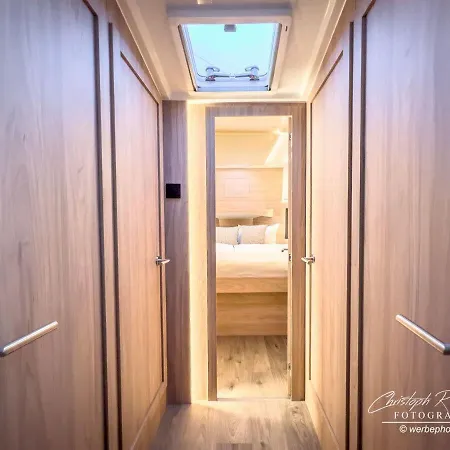בית נופש Motoryacht-futura-urlaub-im-yachthafen